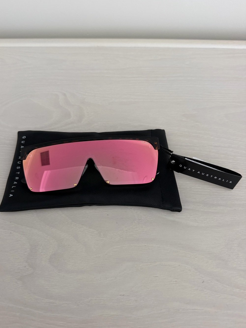 Quay Australia Shield Sunglasses with Pink Mirrored Lens, brand new